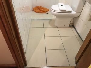 Bathroom floor tiling for underfloor leak
